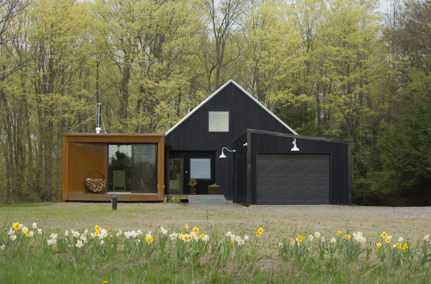 WeeBarnHouse by Alchemy prefab house Exterior of a prefab house with a black and brown finish, WeeBarnHouse by Alchemy prefab house